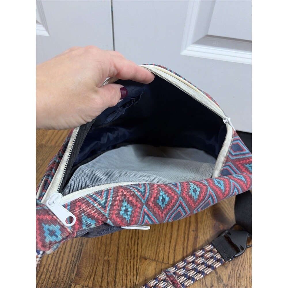 Kavu Robe Sling Bag - Picture 5 of 5